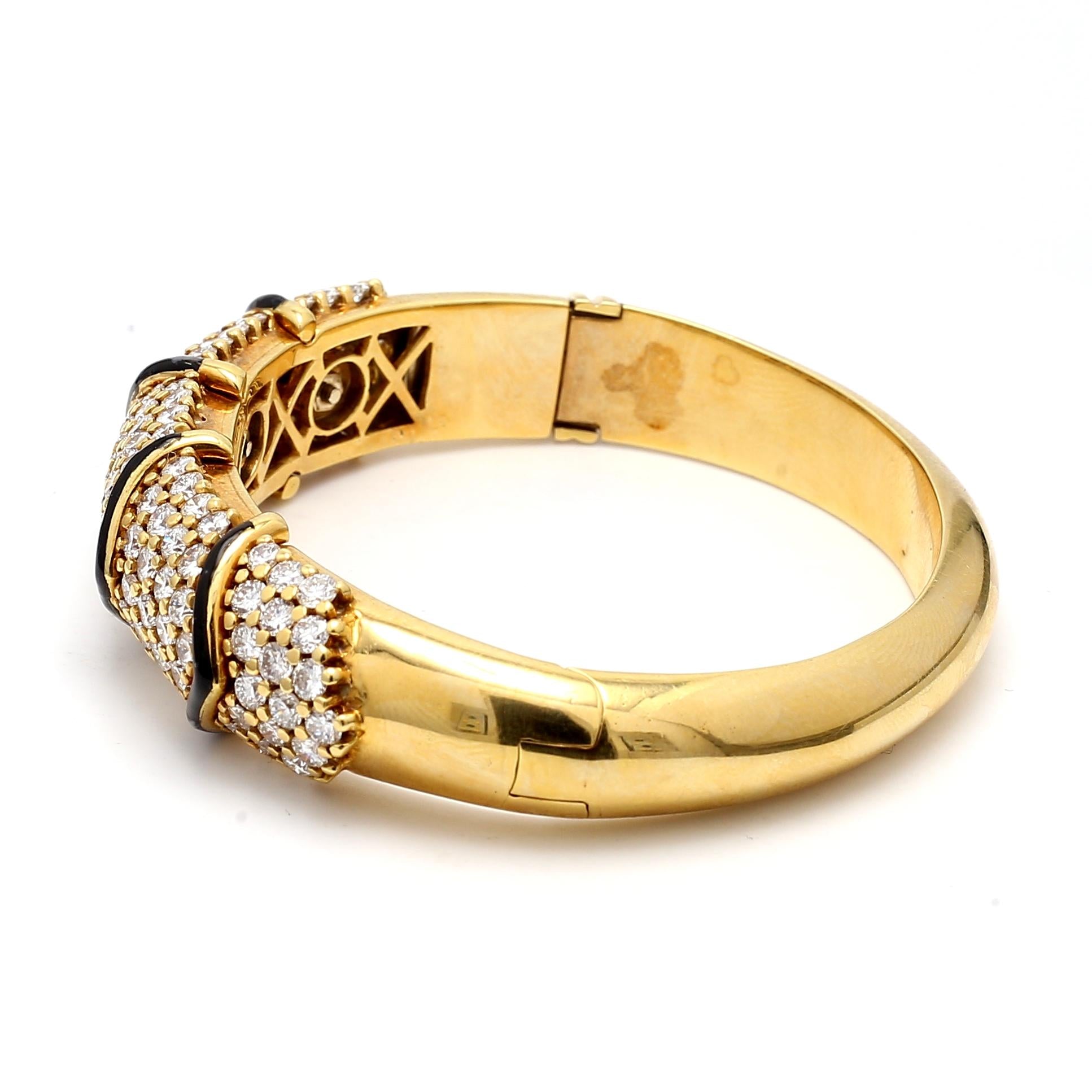 Vintage 18K Yellow Gold Bangle Bracelet with 9 Carat Round H-VS1 Diamonds 6.25in