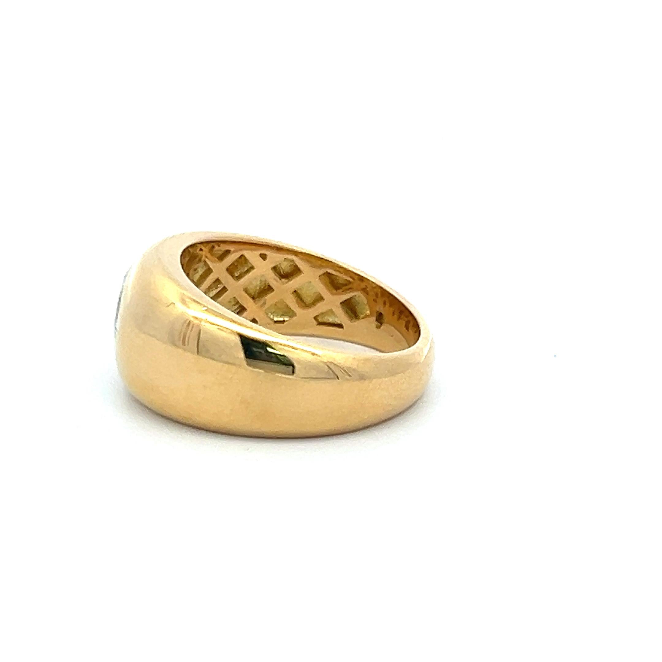 1.04 Carat Pear Shape K VS Diamond 18K Yellow Gold Modern Engagement Ring