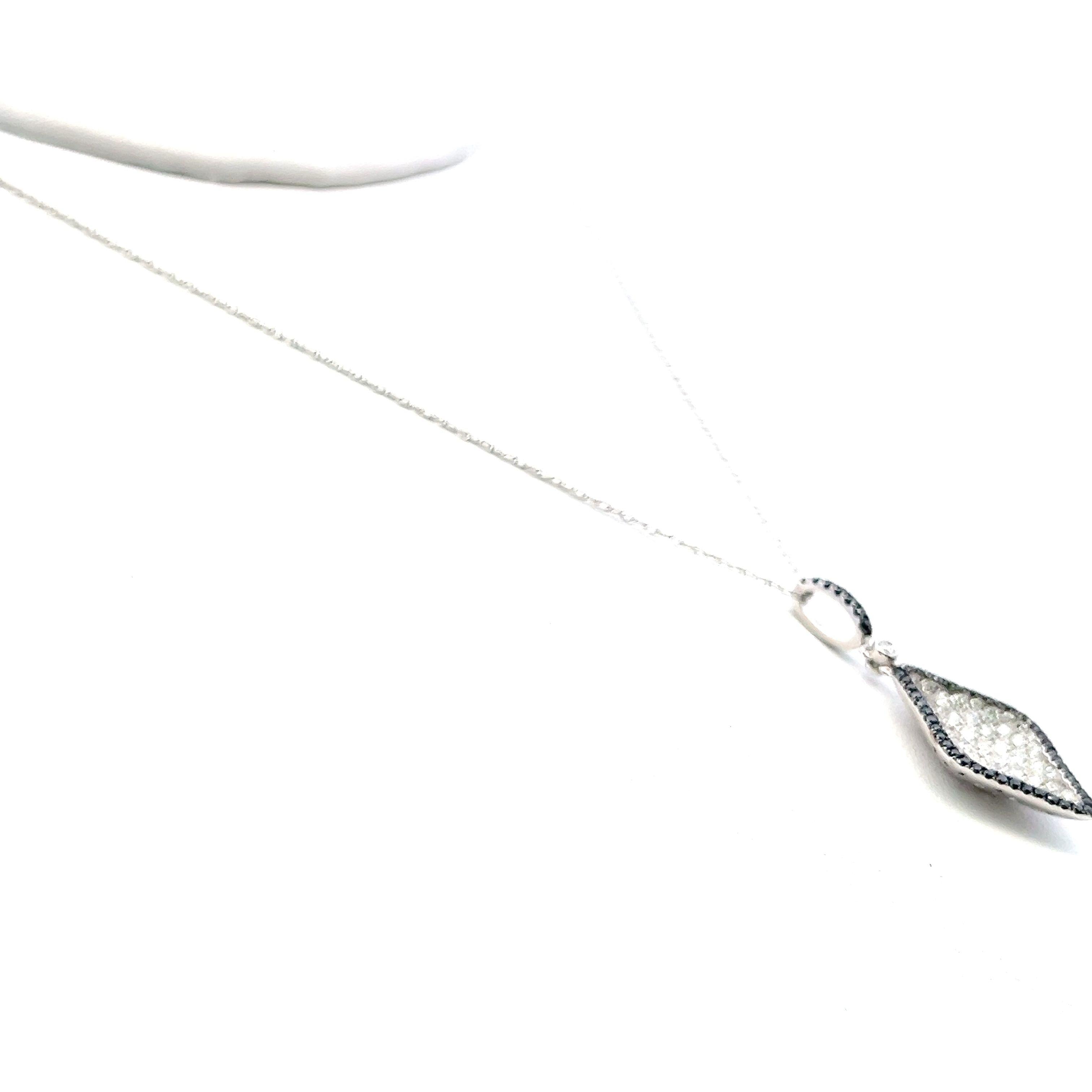 0.97 Carat Round Brilliant G VS2 Diamond 14 Karat White Gold Pendant Necklace