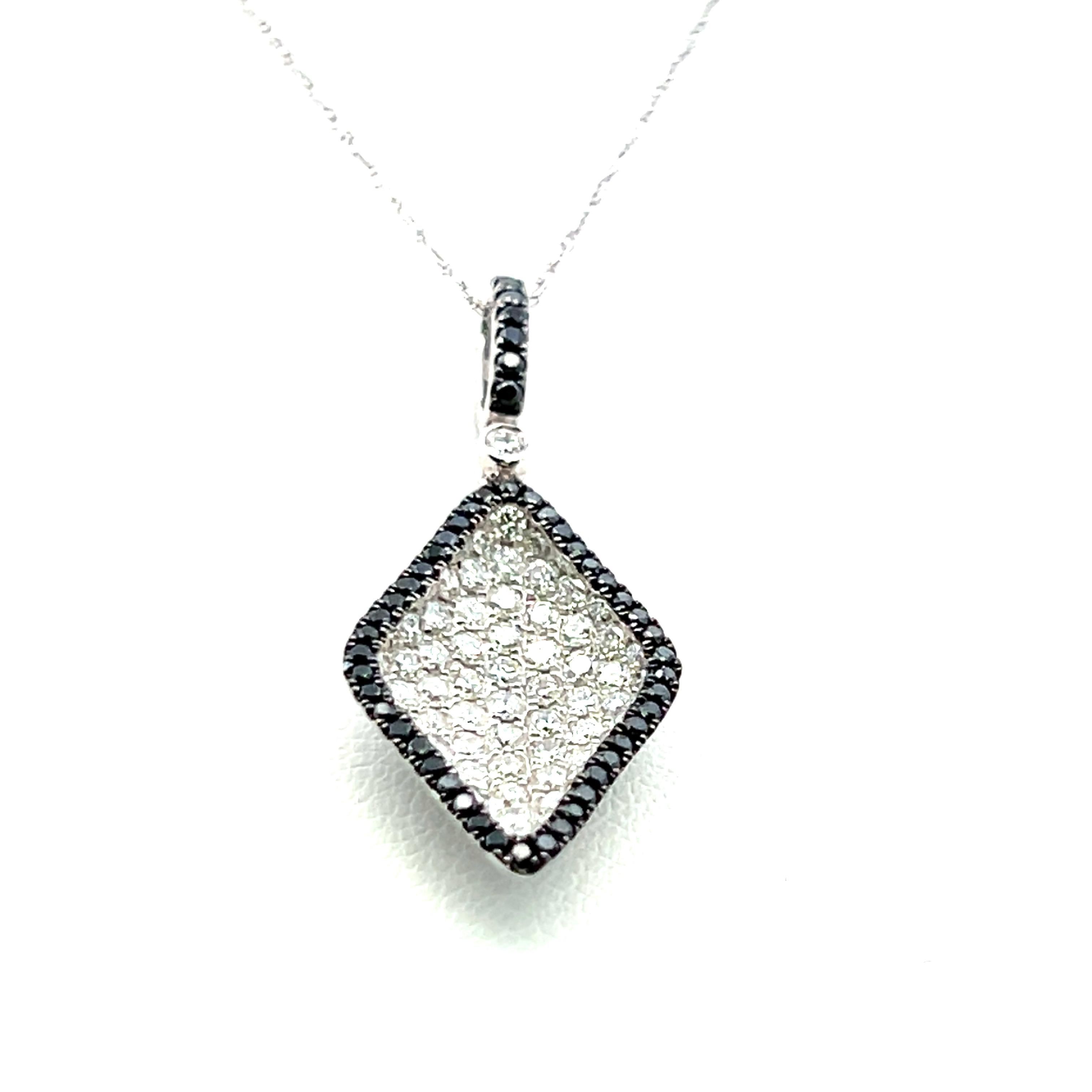 0.97 Carat Round Brilliant G VS2 Diamond 14 Karat White Gold Pendant Necklace