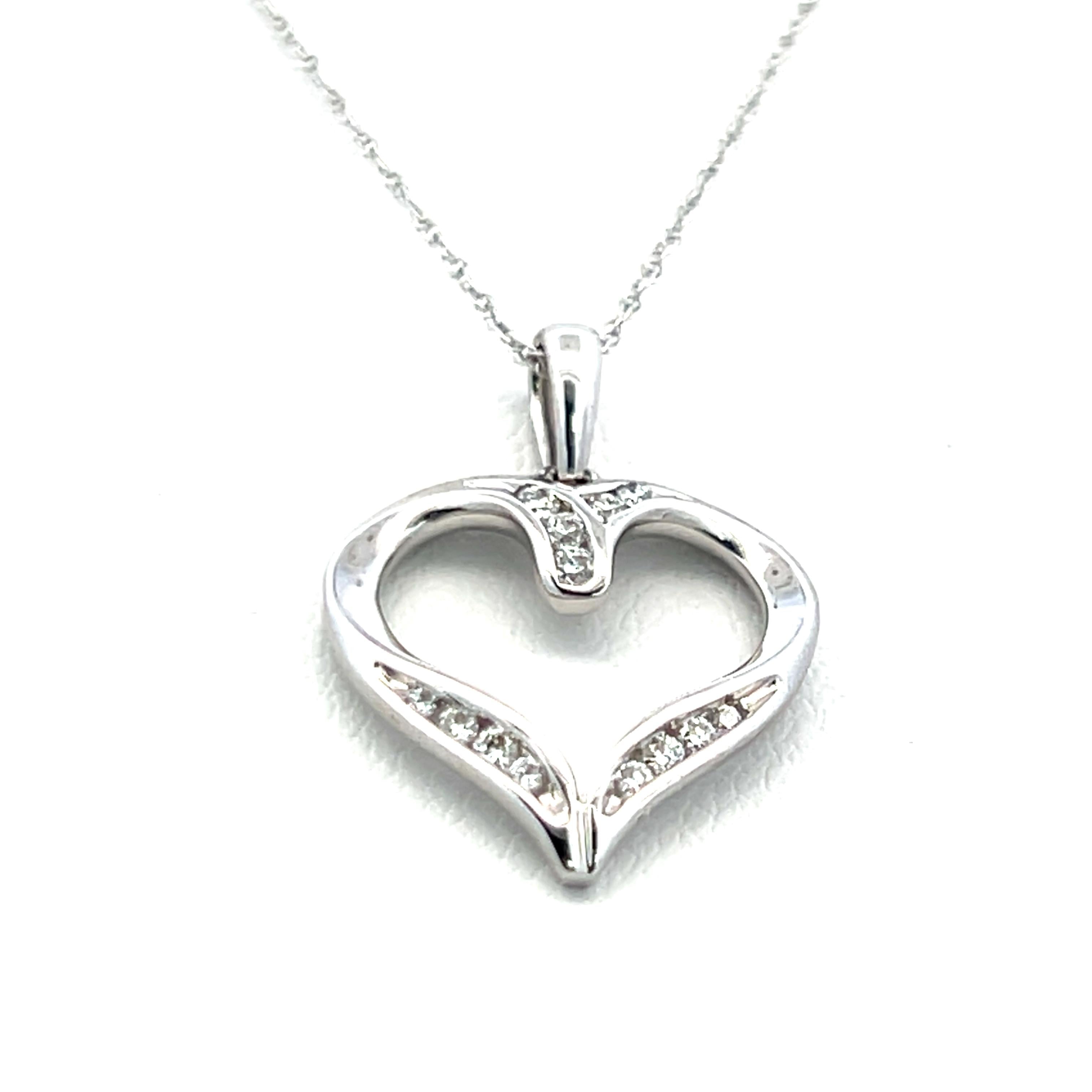 0.10 Carat Round Brilliant Diamond 14 Karat White Gold Pendant Necklace