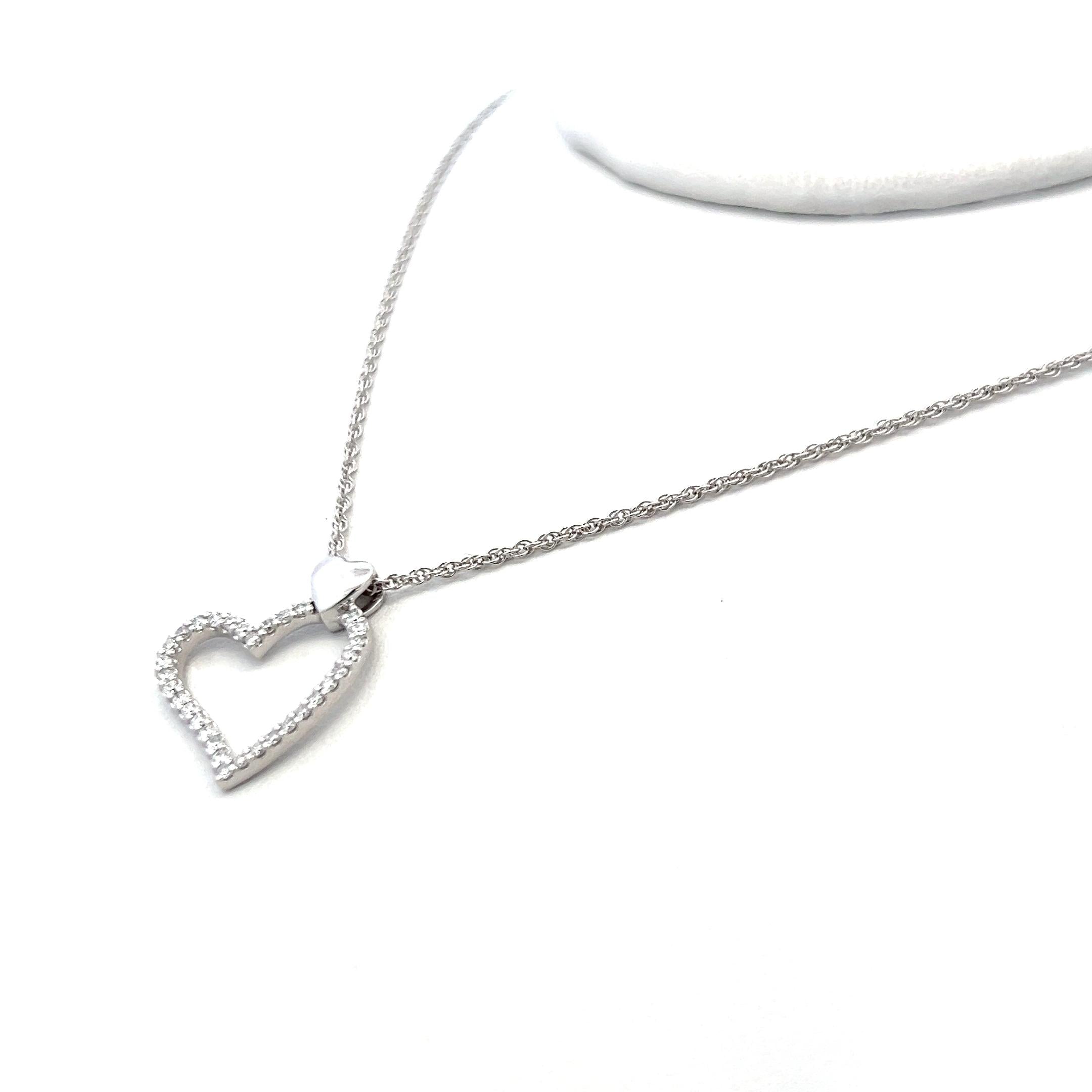 0.29 Carat Round Brilliant G VS2 Diamond 14 Karat White Gold Pendant Necklace