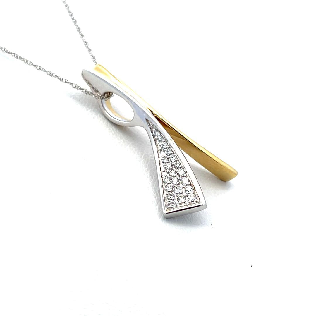 0.15 Carat Round Brilliant G VS2 Diamond 14 Karat Two Tone Gold Pendant Necklace