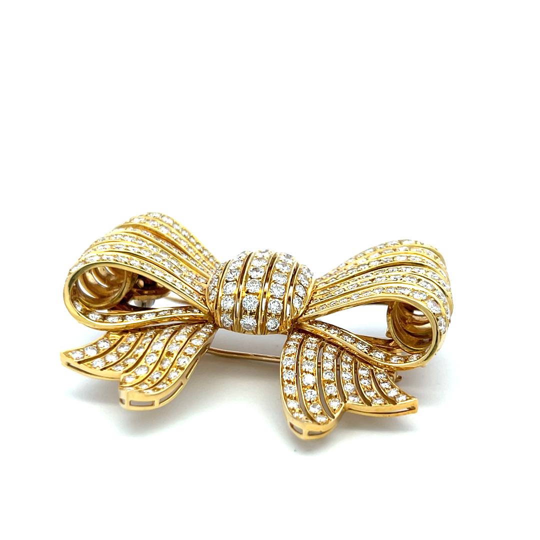 Van Cleef & Arpels 10.00 Carat Round Diamond 18K Yellow Gold Pin Brooch