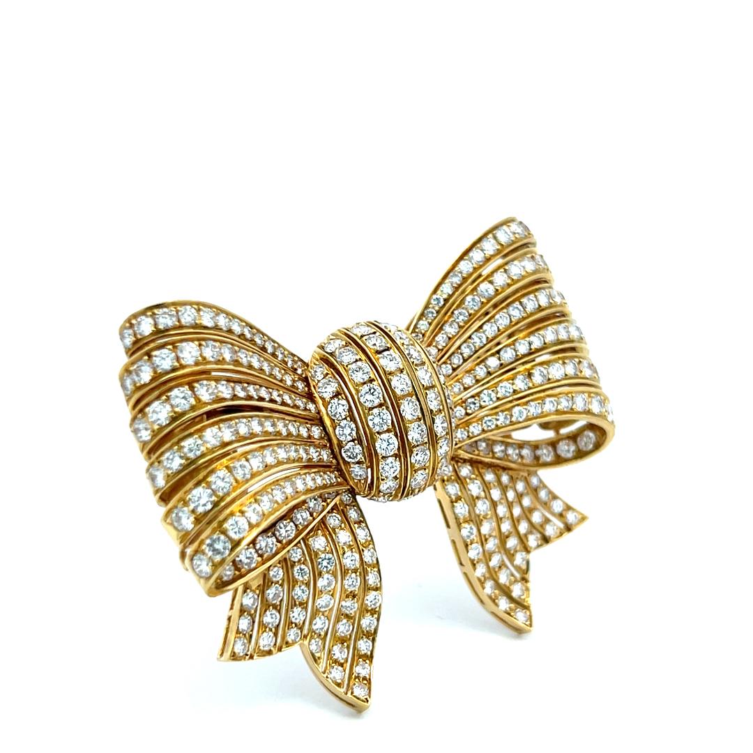 Van Cleef & Arpels 10.00 Carat Round Diamond 18K Yellow Gold Pin Brooch
