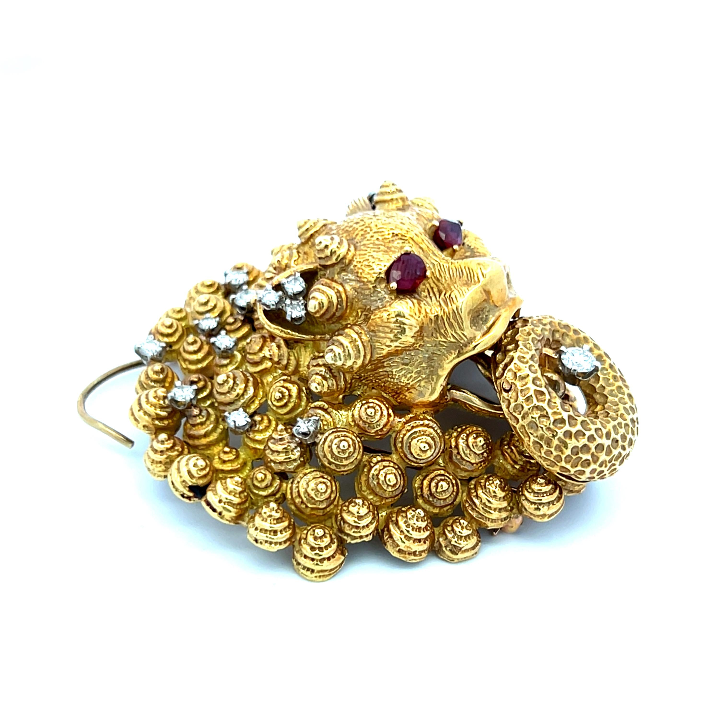 18K Yellow Gold Pin Brooch with 0.68 Carat Round Diamonds and 0.3 Carat Ruby