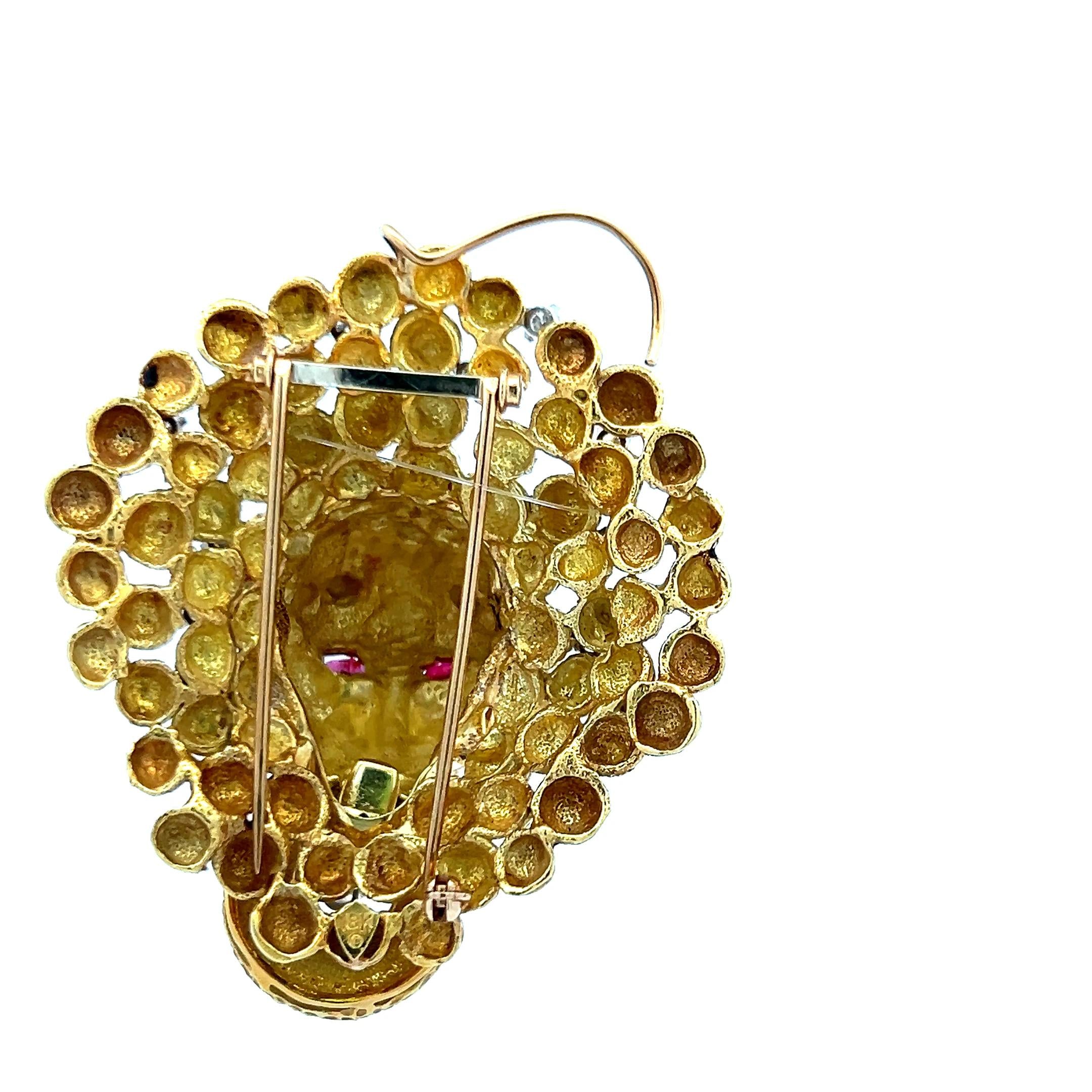 18K Yellow Gold Pin Brooch with 0.68 Carat Round Diamonds and 0.3 Carat Ruby