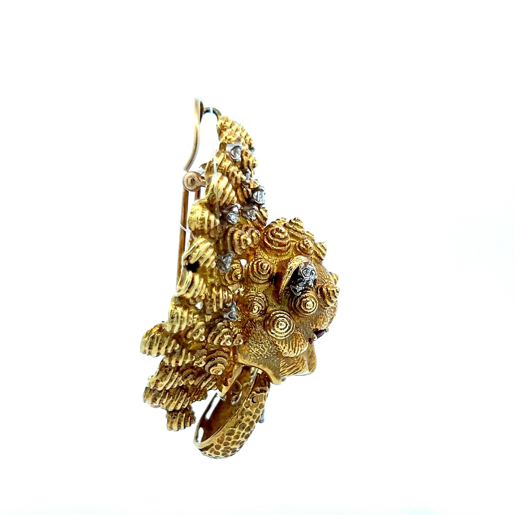 18K Yellow Gold Pin Brooch with 0.68 Carat Round Diamonds and 0.3 Carat Ruby