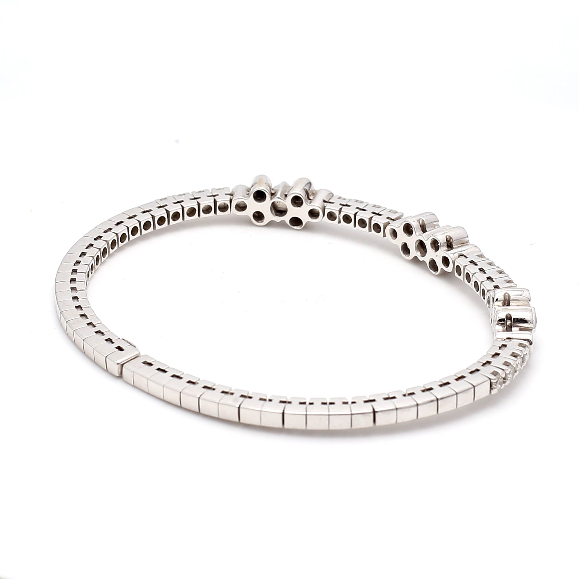 1.50 Carat Round Brilliant I SI1 Diamond 18 Karat White Gold Cuff Bracelet