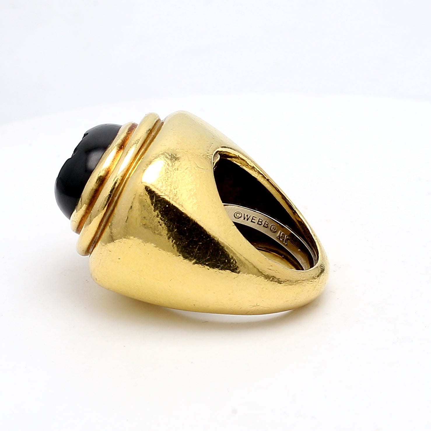 David Webb Vintage 41.20 Grams Black Gemstone 18 Karat Yellow Gold Cocktail Ring