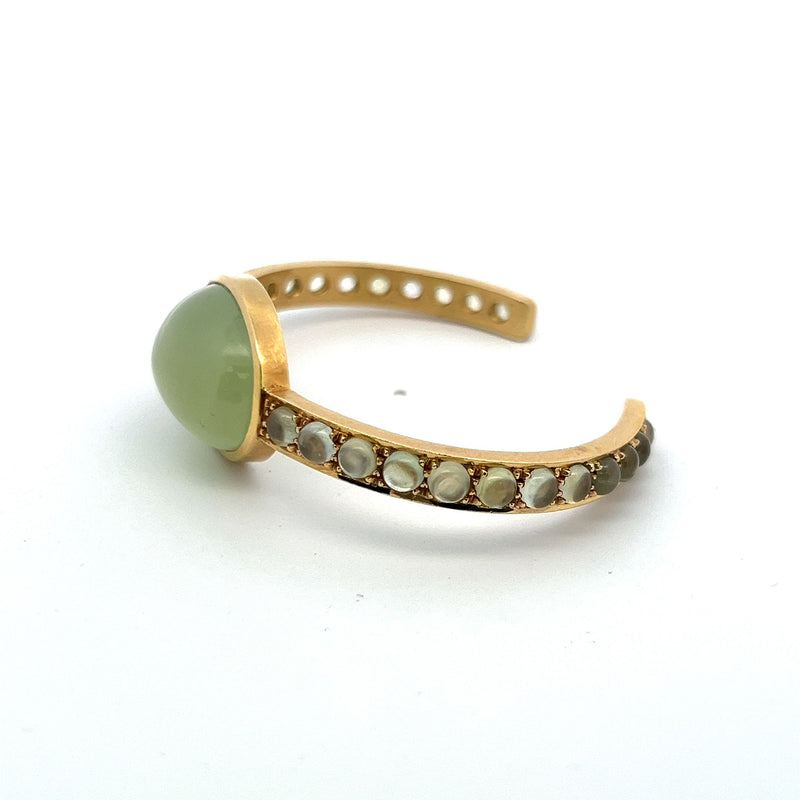 Vintage 26.40 Grams Moonstone 18 Karat Yellow Gold Cuff Bracelet