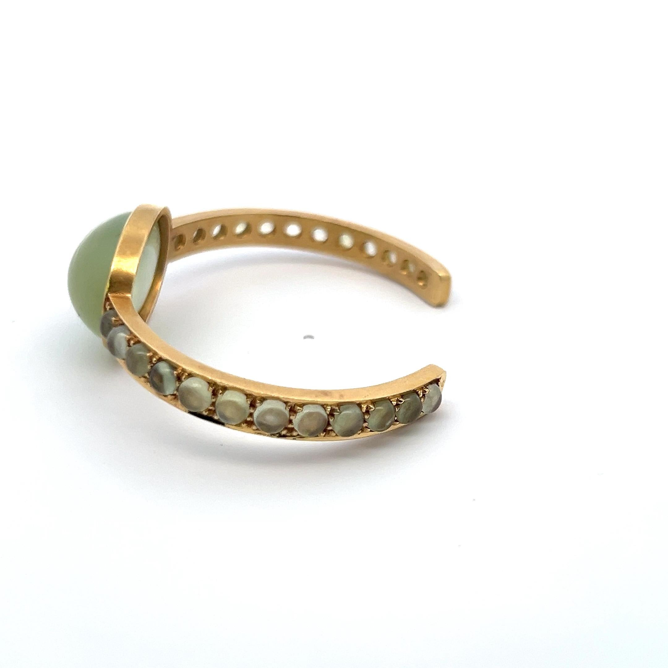 Vintage 18K Yellow Gold Cuff Bracelet with 23.57x16.22mm Moonstone