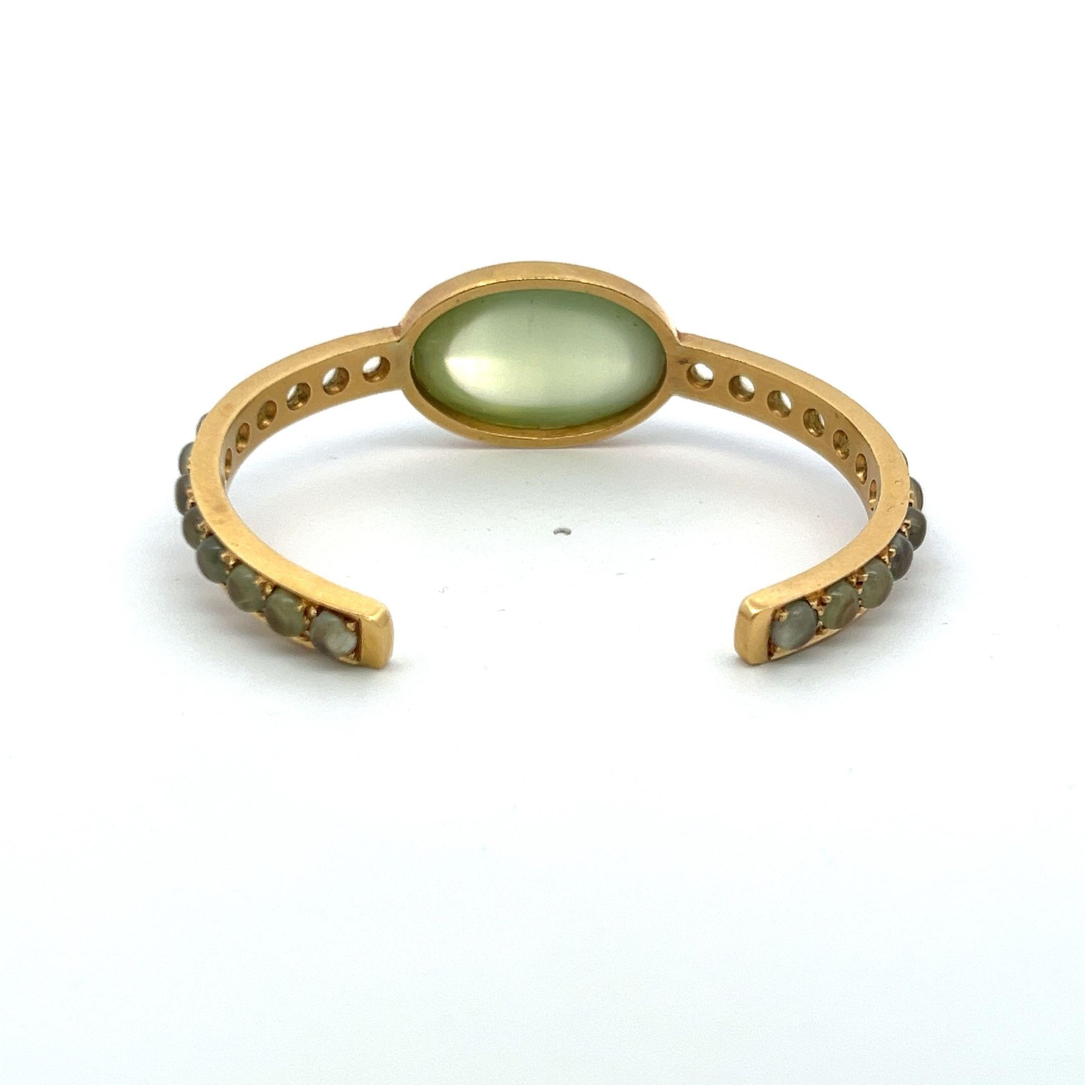 Vintage 18K Yellow Gold Cuff Bracelet with 23.57x16.22mm Moonstone