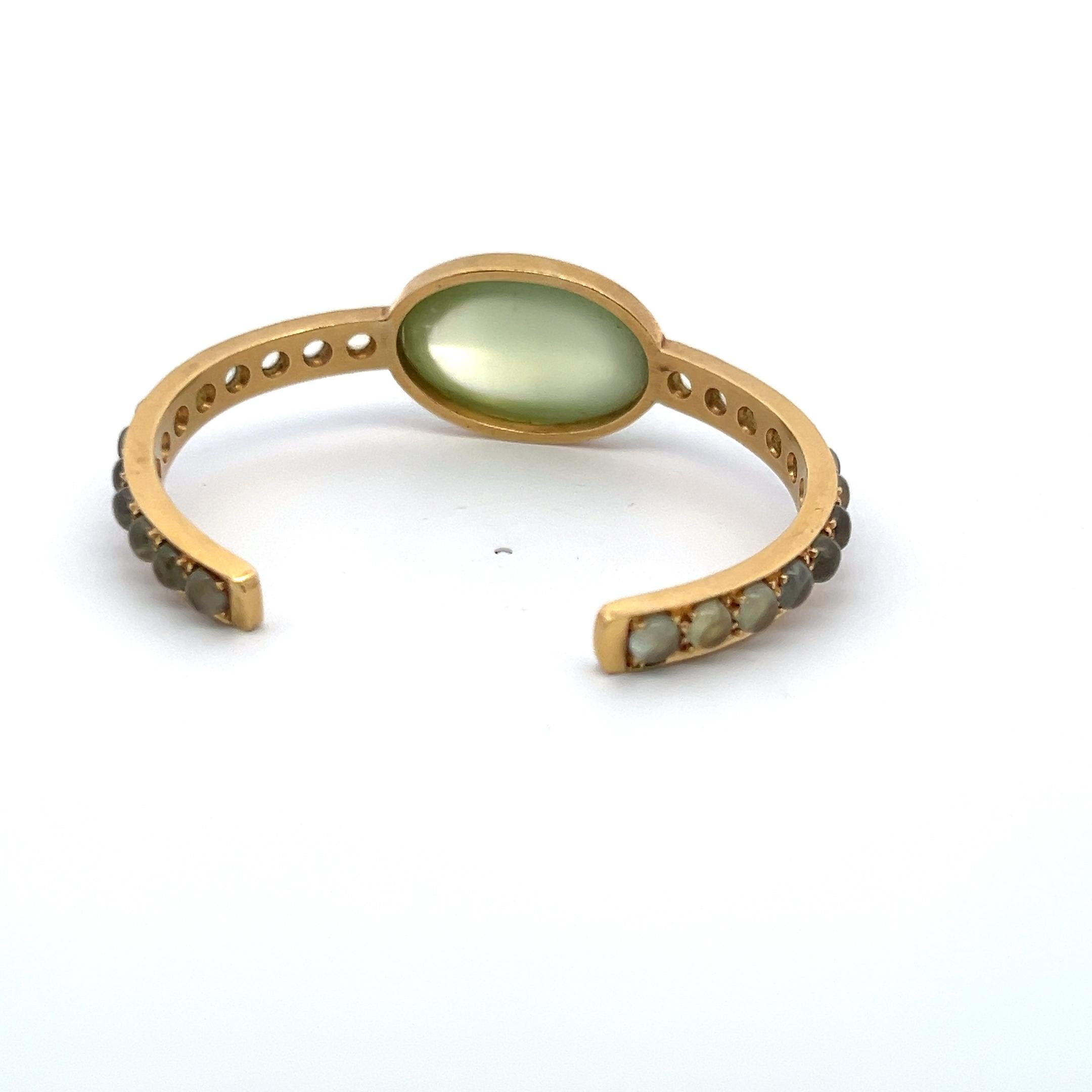 Vintage 18K Yellow Gold Cuff Bracelet with 23.57x16.22mm Moonstone