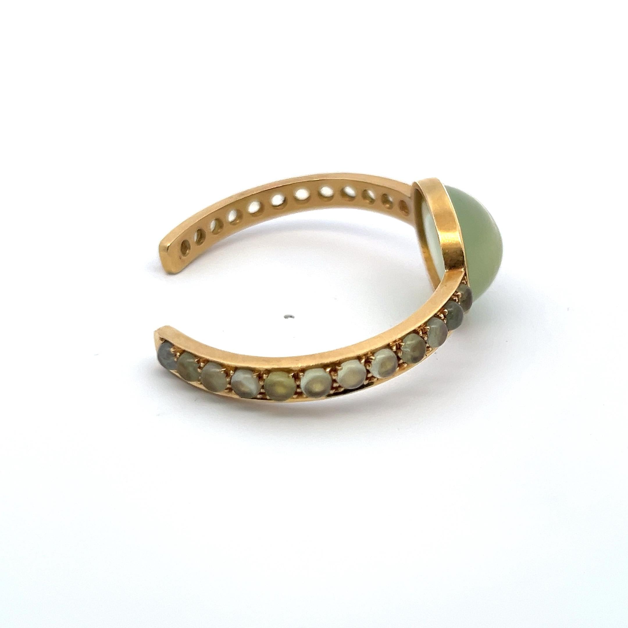 Vintage 18K Yellow Gold Cuff Bracelet with 23.57x16.22mm Moonstone