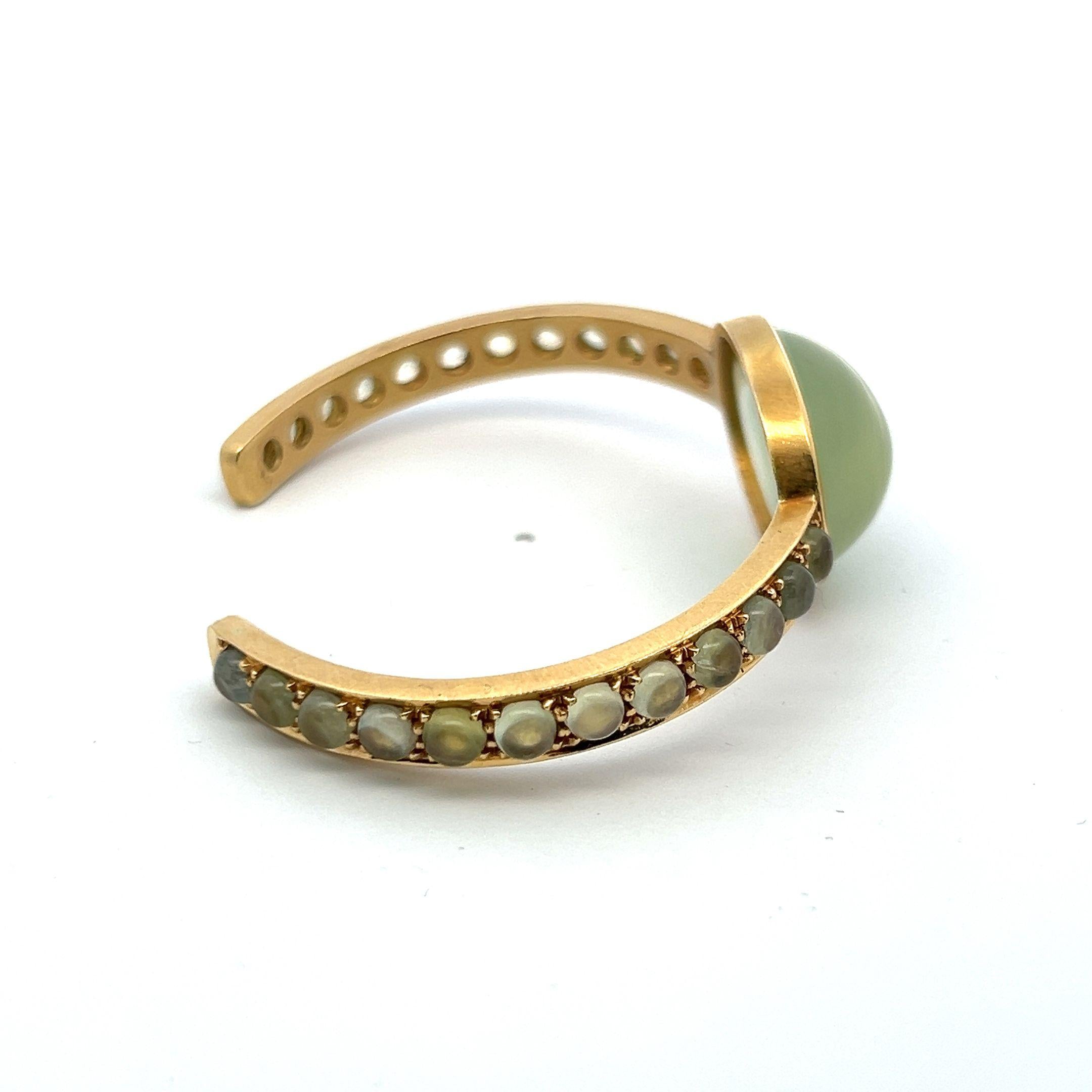Vintage 18K Yellow Gold Cuff Bracelet with 23.57x16.22mm Moonstone
