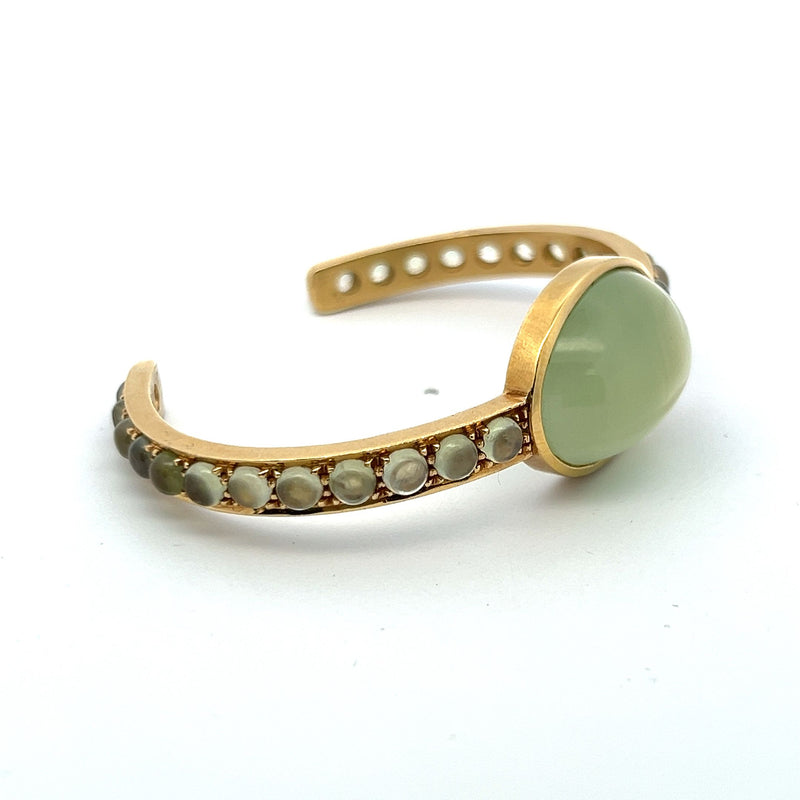 Vintage 26.40 Grams Moonstone 18 Karat Yellow Gold Cuff Bracelet