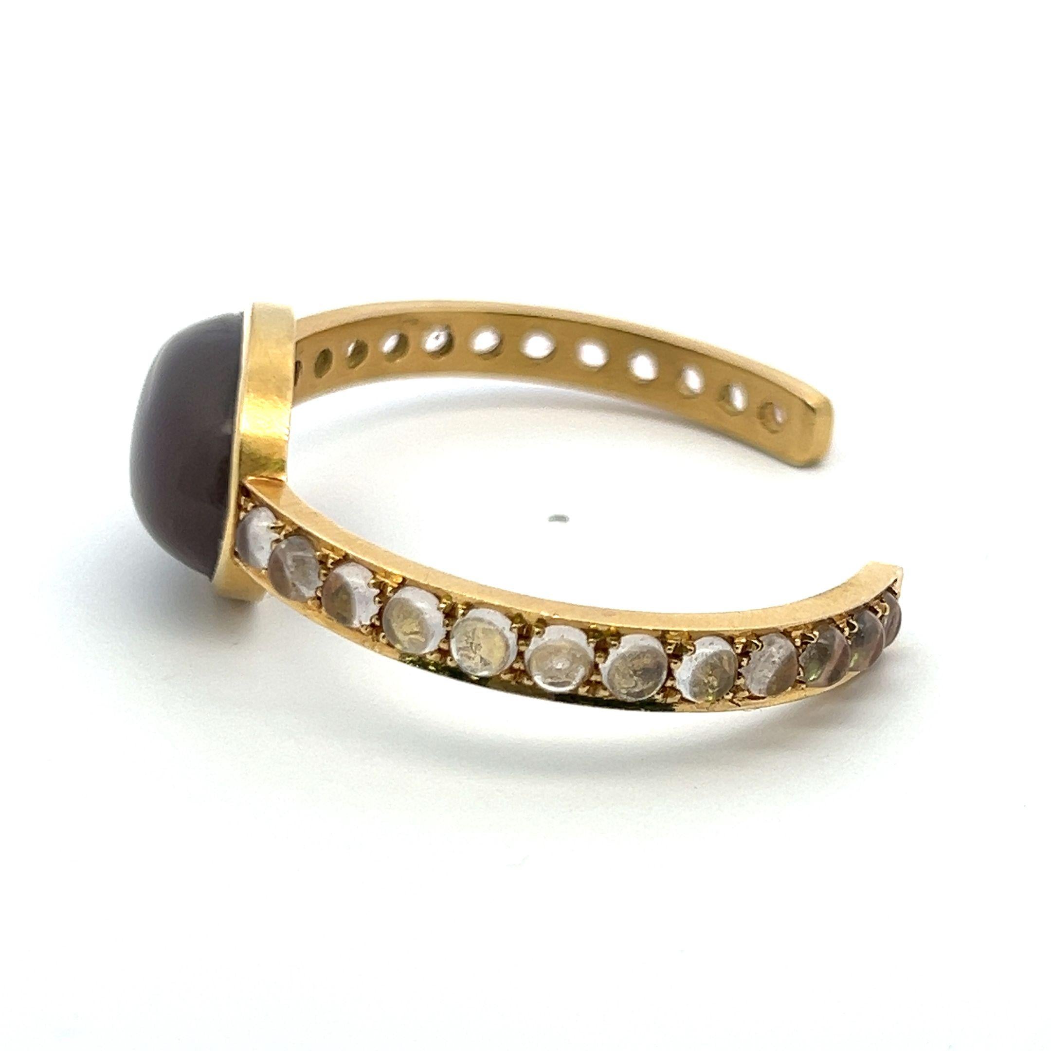 Vintage 18K Yellow Gold Cuff Bracelet 26.2 Grams Brown Moonstone