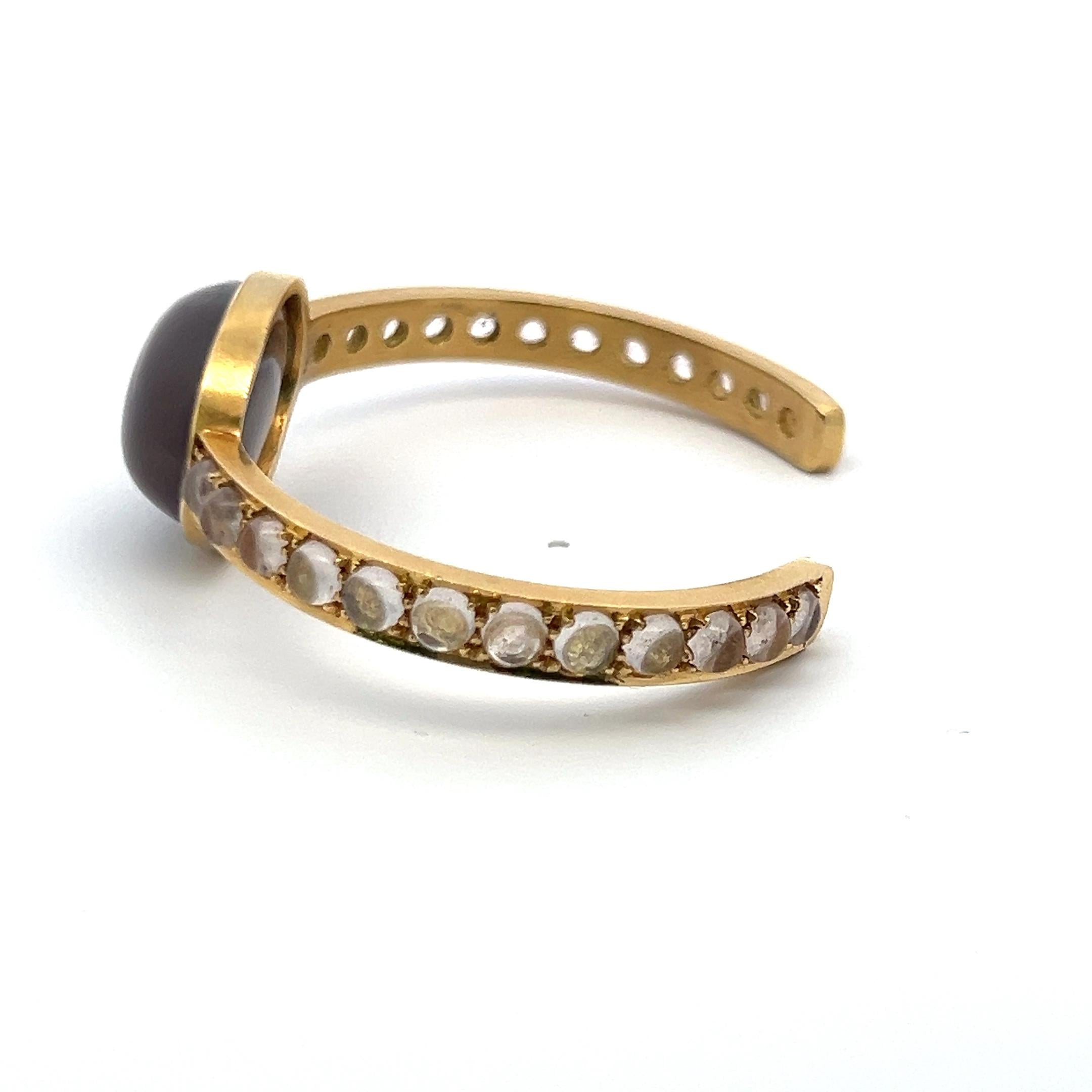 Vintage 18K Yellow Gold Cuff Bracelet 26.2 Grams Brown Moonstone