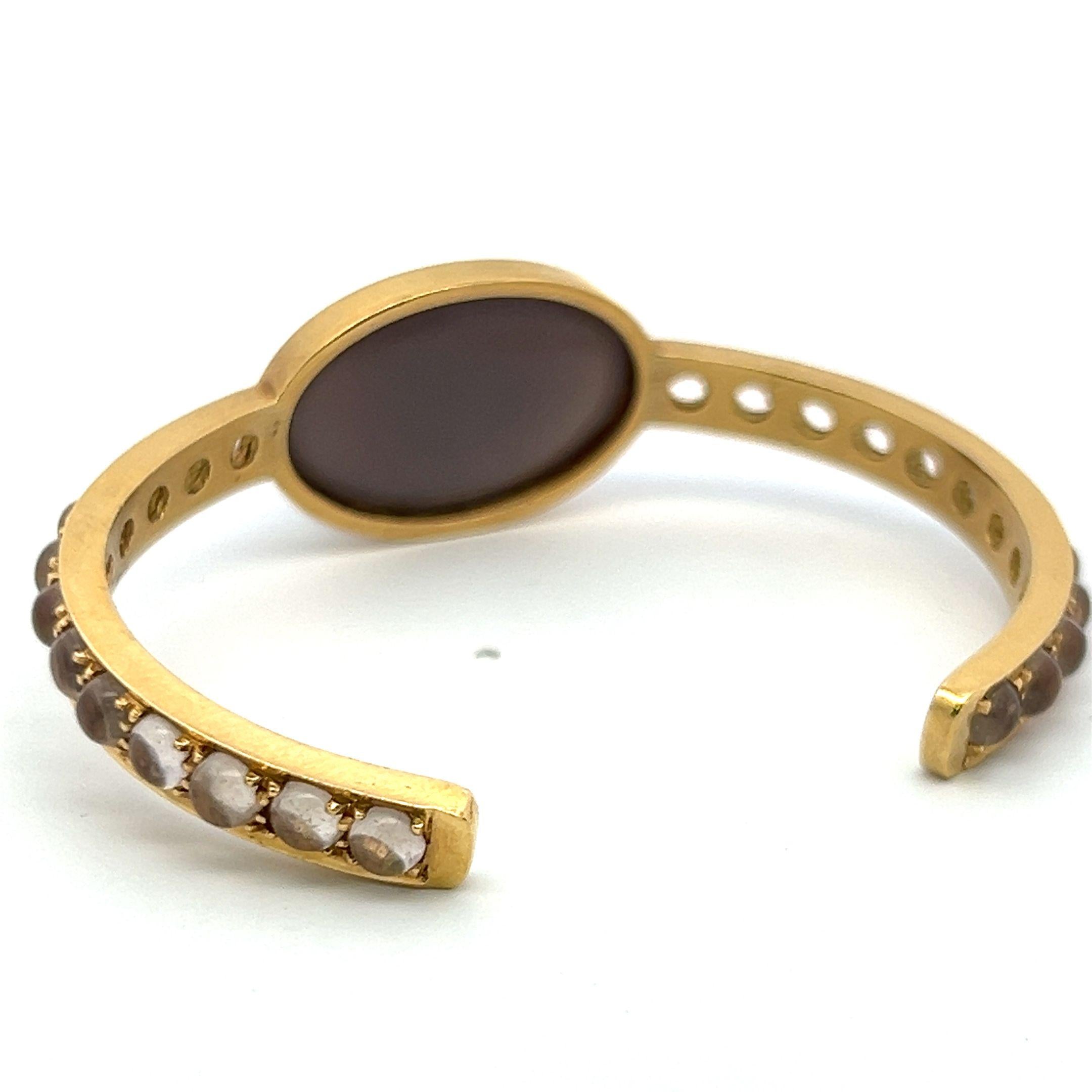 Vintage 18K Yellow Gold Cuff Bracelet 26.2 Grams Brown Moonstone