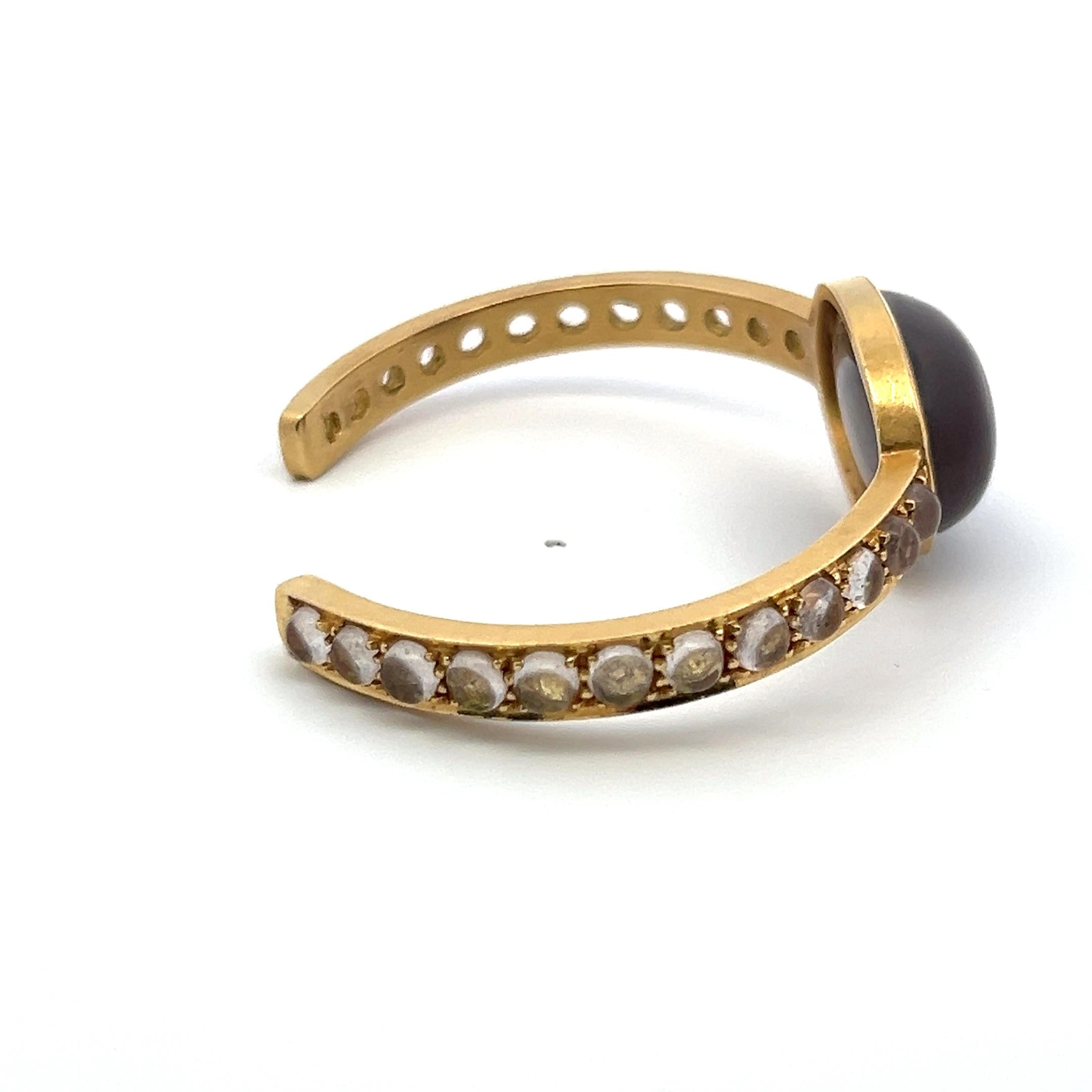 Vintage 18K Yellow Gold Cuff Bracelet 26.2 Grams Brown Moonstone