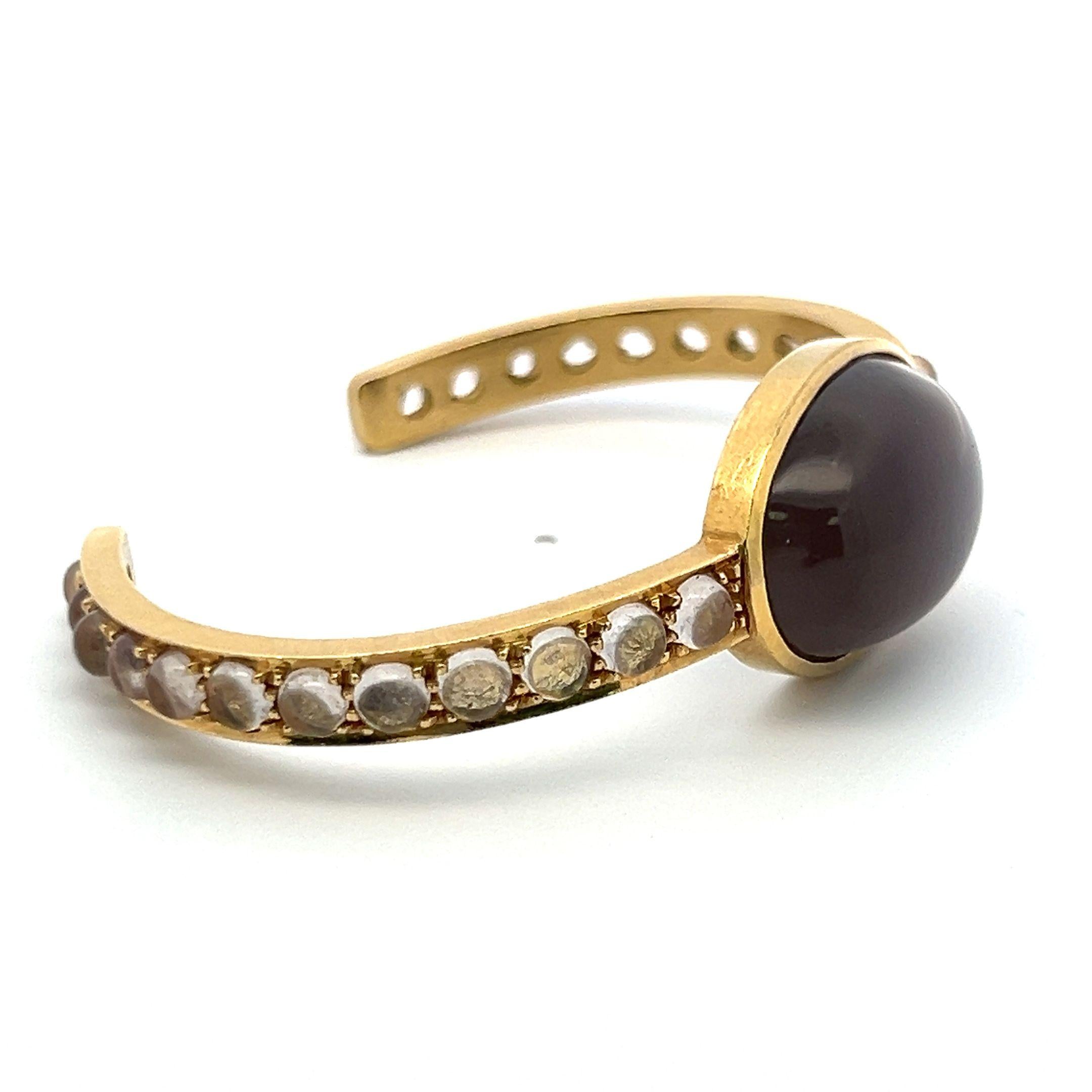 Vintage 18K Yellow Gold Cuff Bracelet 26.2 Grams Brown Moonstone