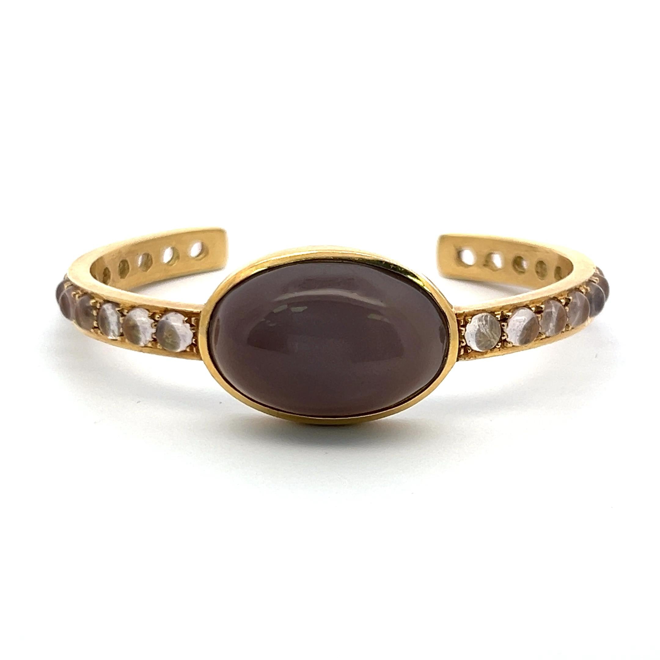 Vintage 18K Yellow Gold Cuff Bracelet 26.2 Grams Brown Moonstone