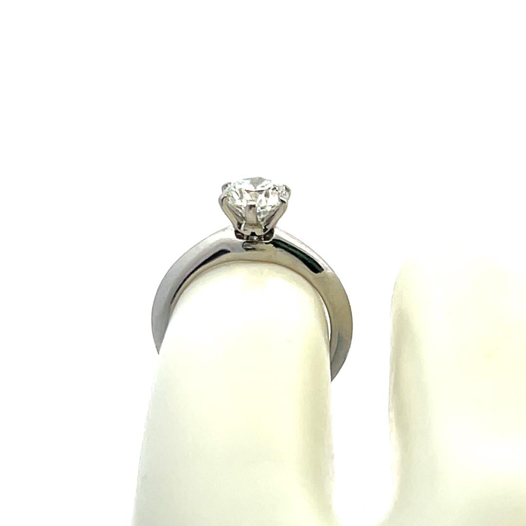 Tiffany & Co 0.93 Carat Round Brilliant I VS1 Diamond Platinum Engagement Ring
