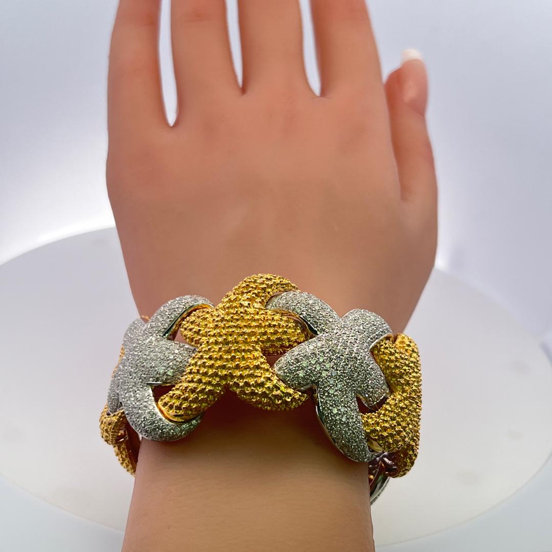 17.00ct G VS Diamond Two-Tone 18K Gold Floral Bangle Bracelet (Vintage Estate)