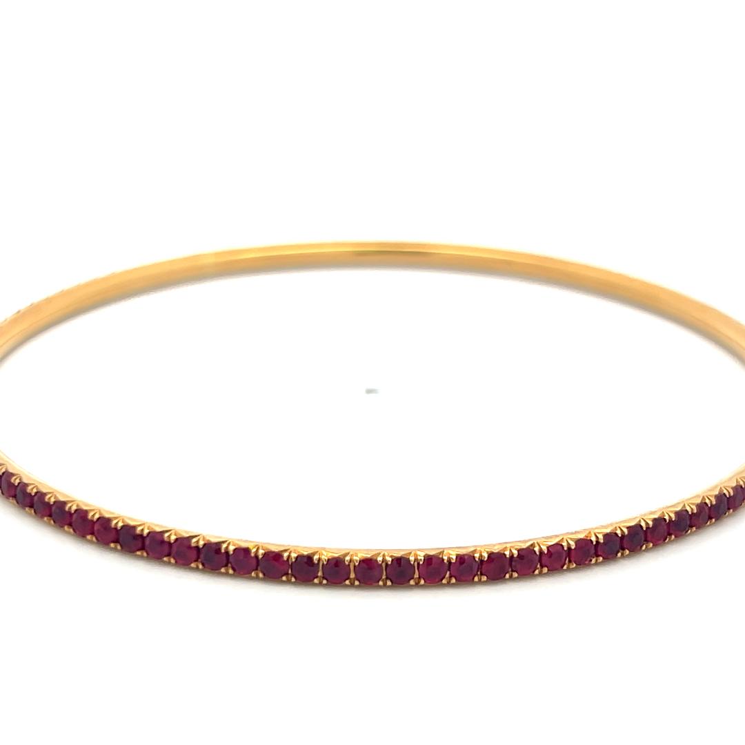 4.02 Carat Round Brilliant Ruby 18 Karat Yellow Gold Bangle Bracelet