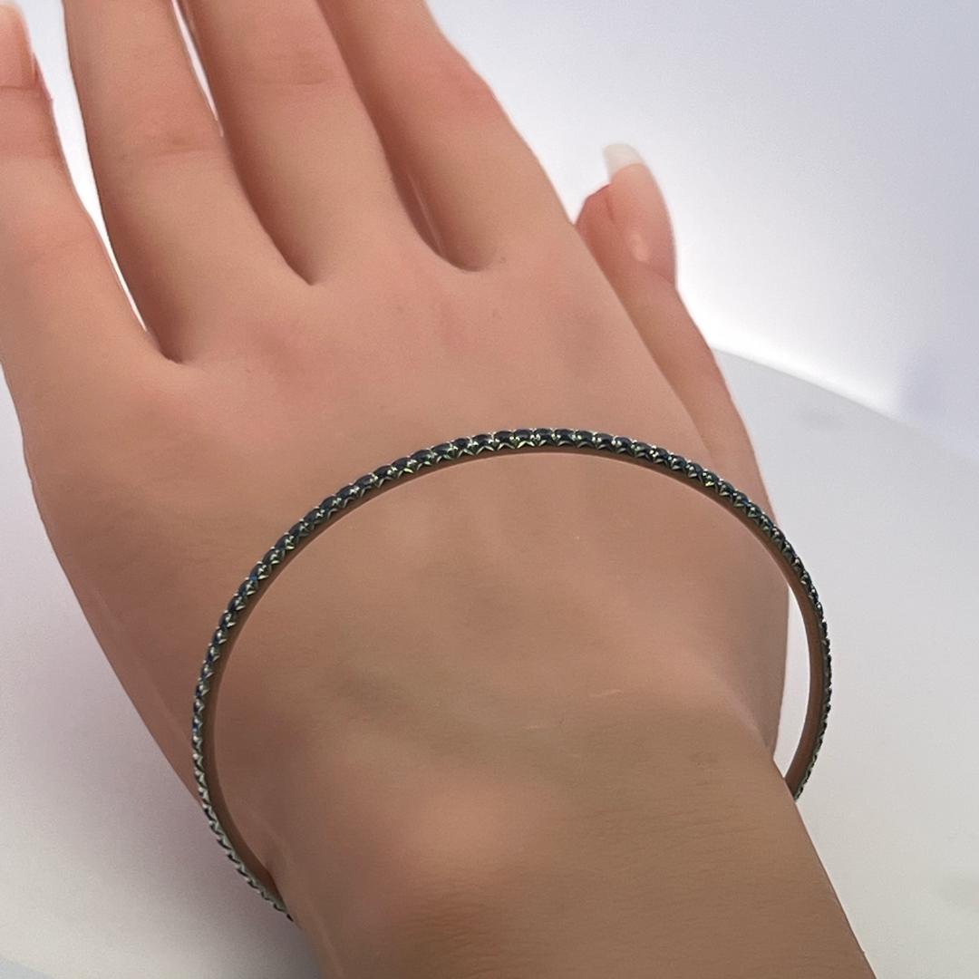 3.82 Carat Round Brilliant Sapphire 18 Karat White Gold Bangle Bracelet