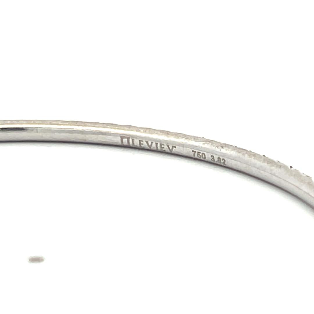 3.82 Carat Round Brilliant Sapphire 18 Karat White Gold Bangle Bracelet