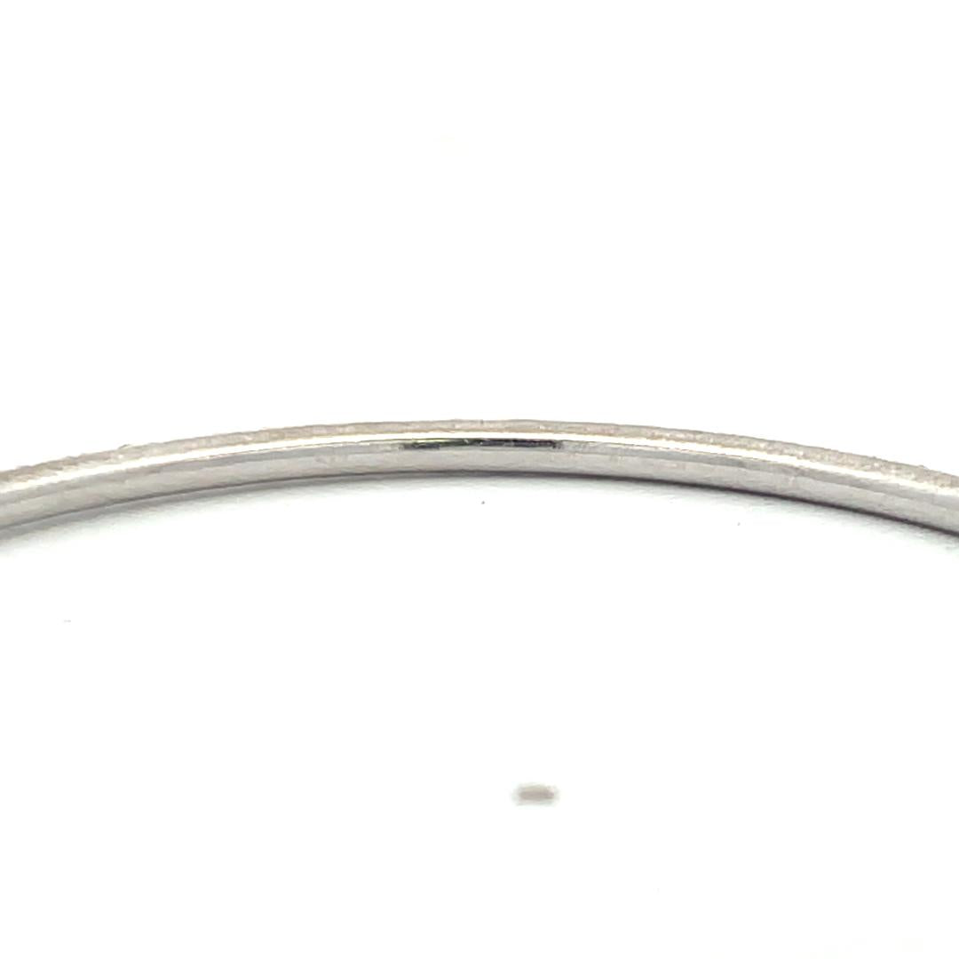 3.82 Carat Round Brilliant Sapphire 18 Karat White Gold Bangle Bracelet