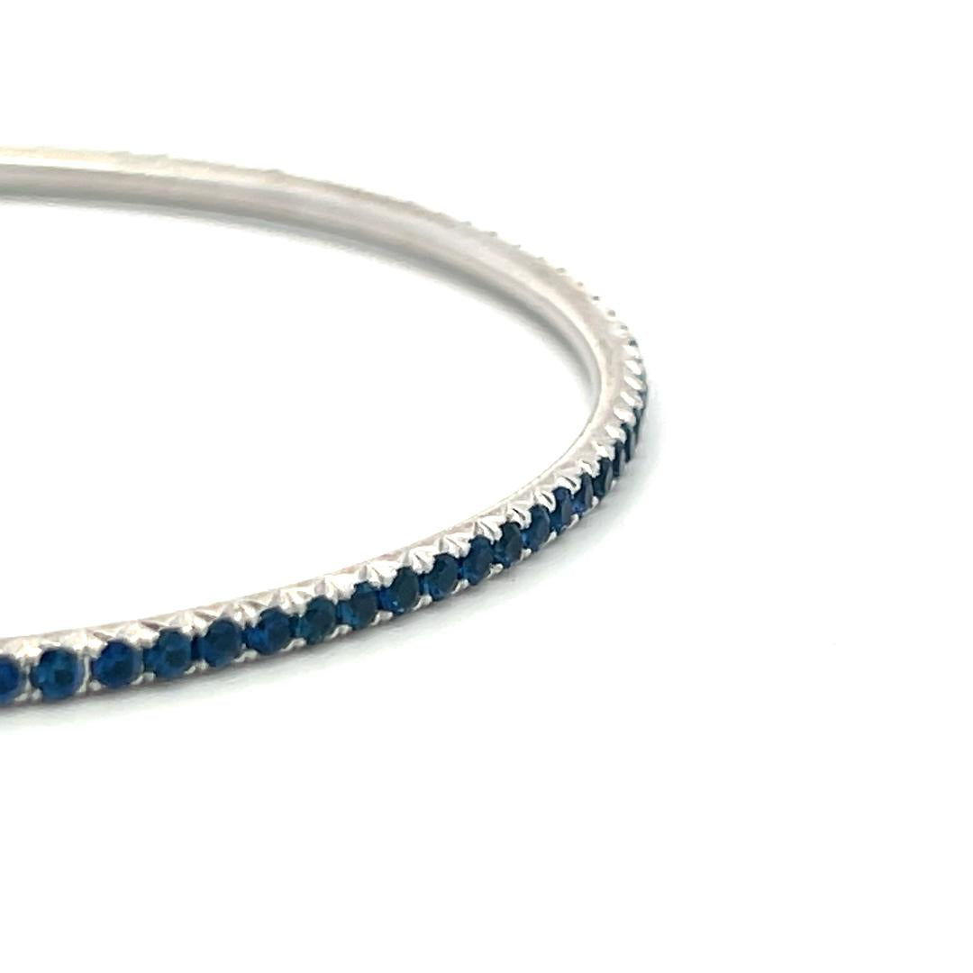 3.82 Carat Round Brilliant Sapphire 18 Karat White Gold Bangle Bracelet