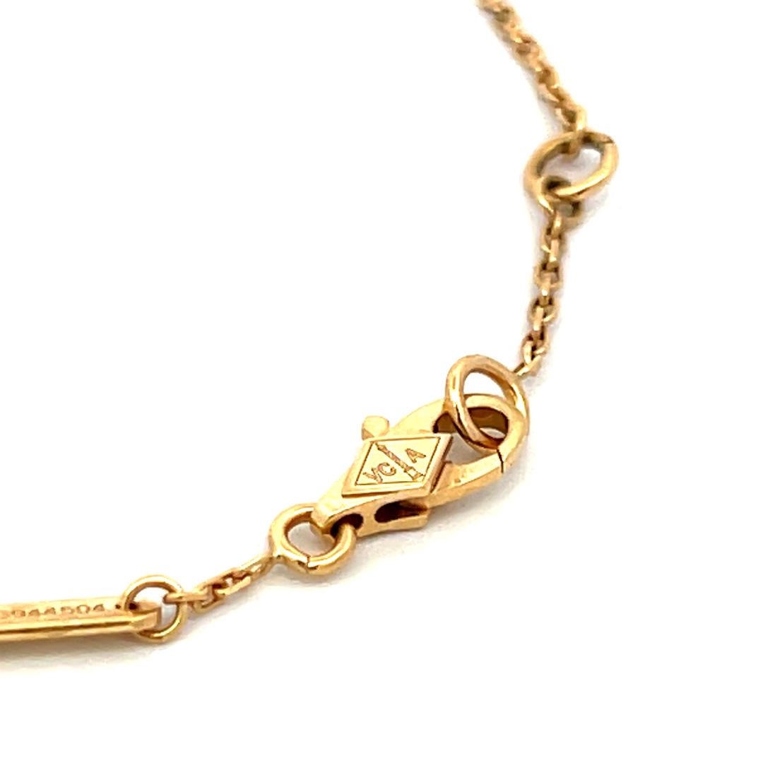 Van Cleef & Arpels 0.03 Carat Round Emerald 18K Yellow Gold Chain Bracelet