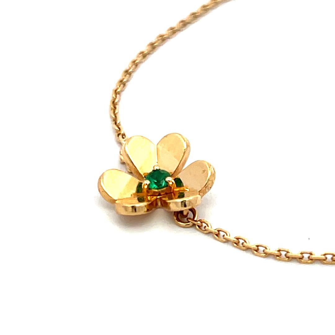 Van Cleef & Arpels 0.03 Carat Round Emerald 18K Yellow Gold Chain Bracelet