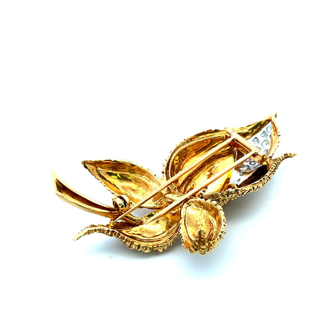 Kucninsky 0.45 Carat Round Brilliant Diamond 18 Karat Yellow Gold Pin Brooch