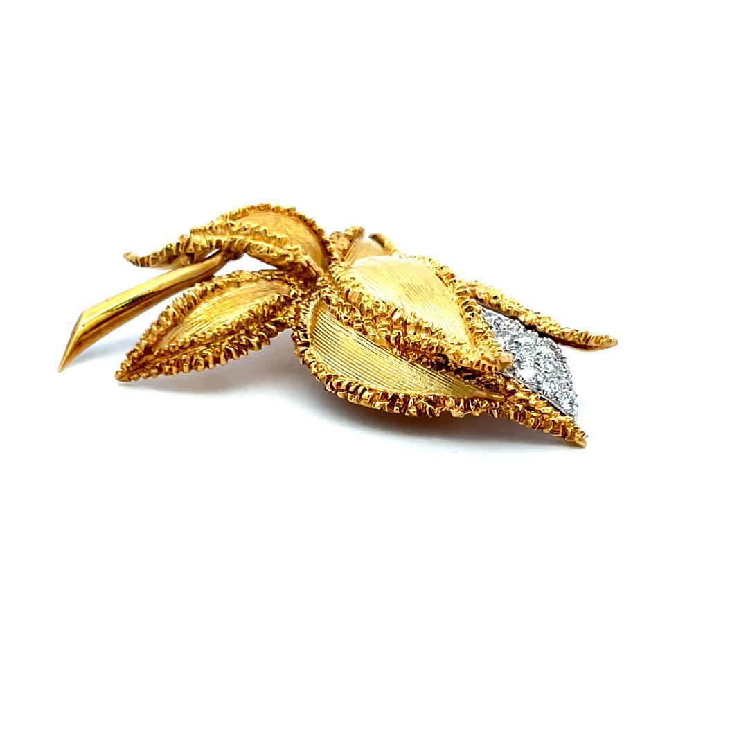Kucninsky 0.45 Carat Round Brilliant Diamond 18 Karat Yellow Gold Pin Brooch