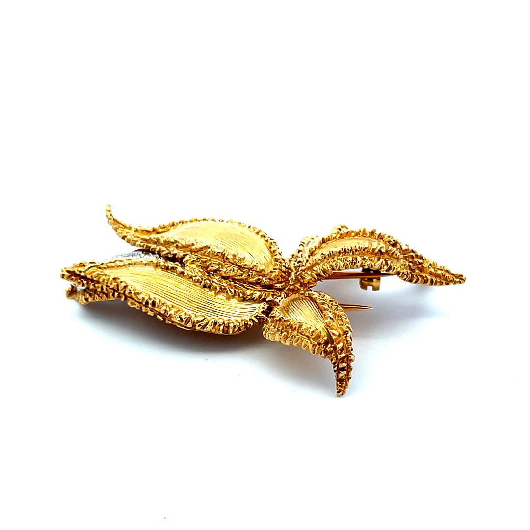 Kucninsky 0.45 Carat Round Brilliant Diamond 18 Karat Yellow Gold Pin Brooch