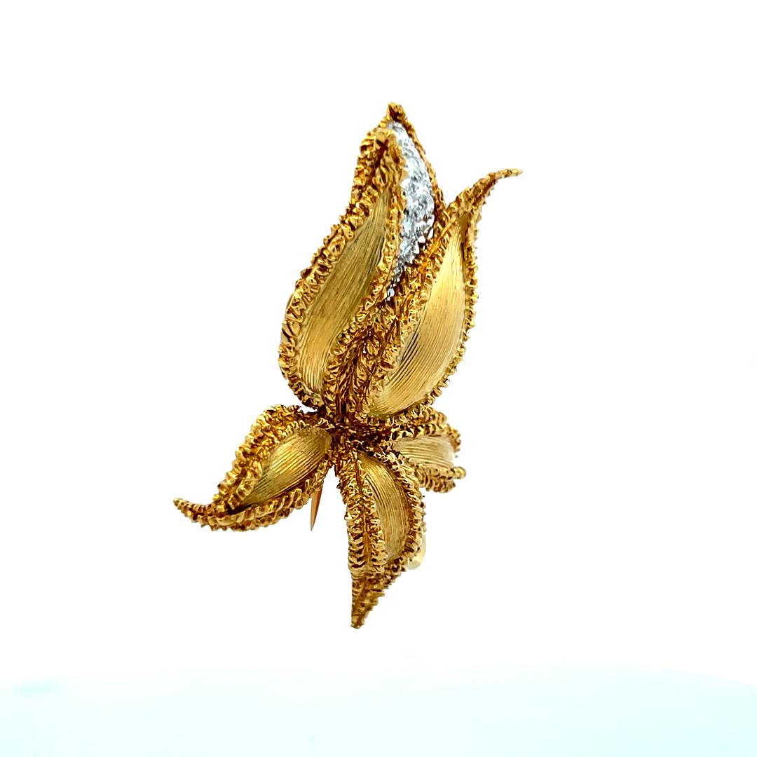 Kucninsky 0.45 Carat Round Brilliant Diamond 18 Karat Yellow Gold Pin Brooch