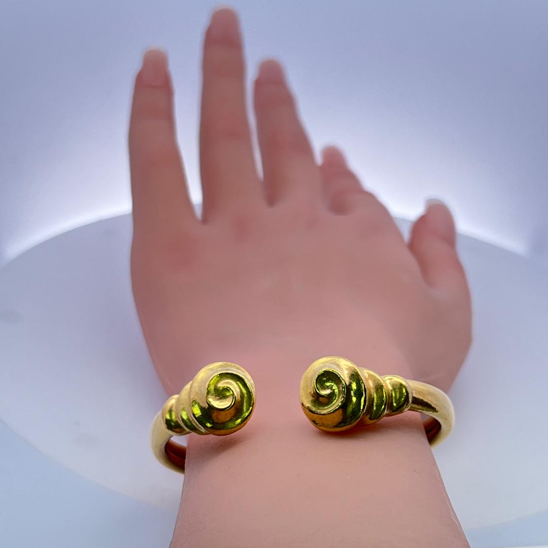 Lalaoonis Vintage 24.70 Grams 18 Karat Yellow Gold Cuff Bracelet