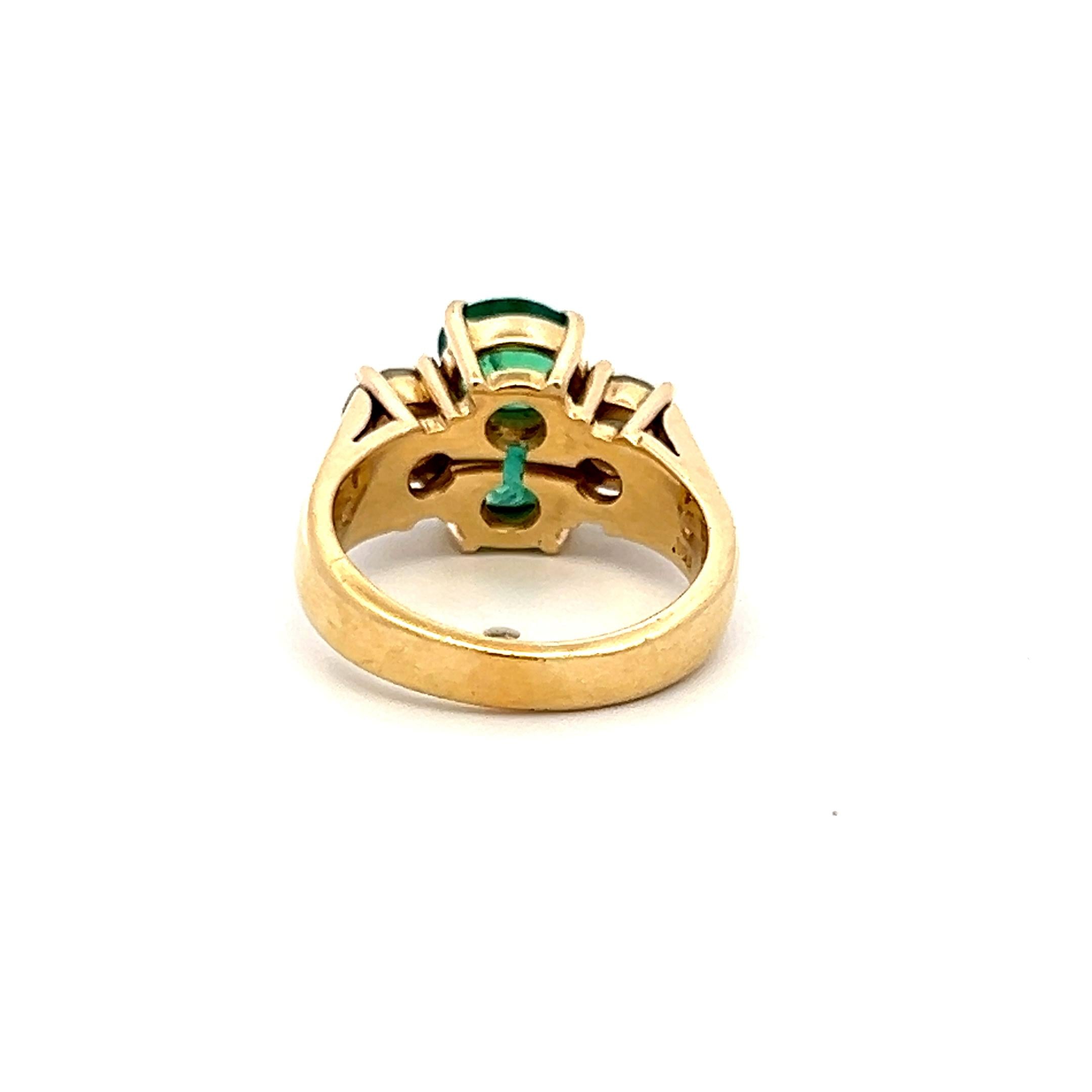 1.50 Carat Emerald 0.90 Carat Round Diamond 18 Karat Yellow Gold Cocktail Ring