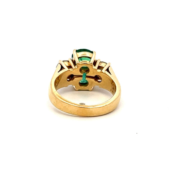 1.50 Carat Emerald 0.90 Carat Round Diamond 18 Karat Yellow Gold Cocktail Ring