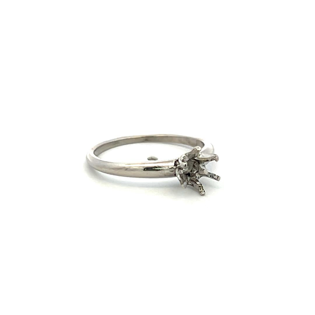 Tiffany & Co Vintage 2.30 Grams Platinum Engagement Ring Hold 0.56 Carat Stone