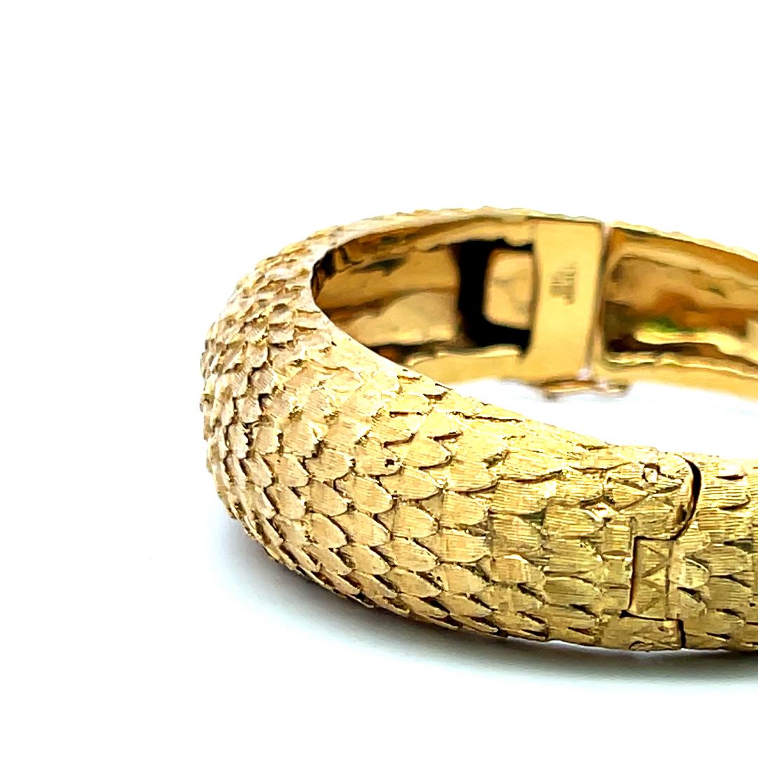 Vintage 65.50 Grams 18 Karat Yellow Gold Dragon Textured Bangle Bracelet