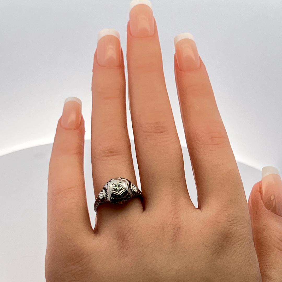 0.20 Carat Circular Brilliant Cut F VS Diamond 18 Karat White Gold Art Deco Ring