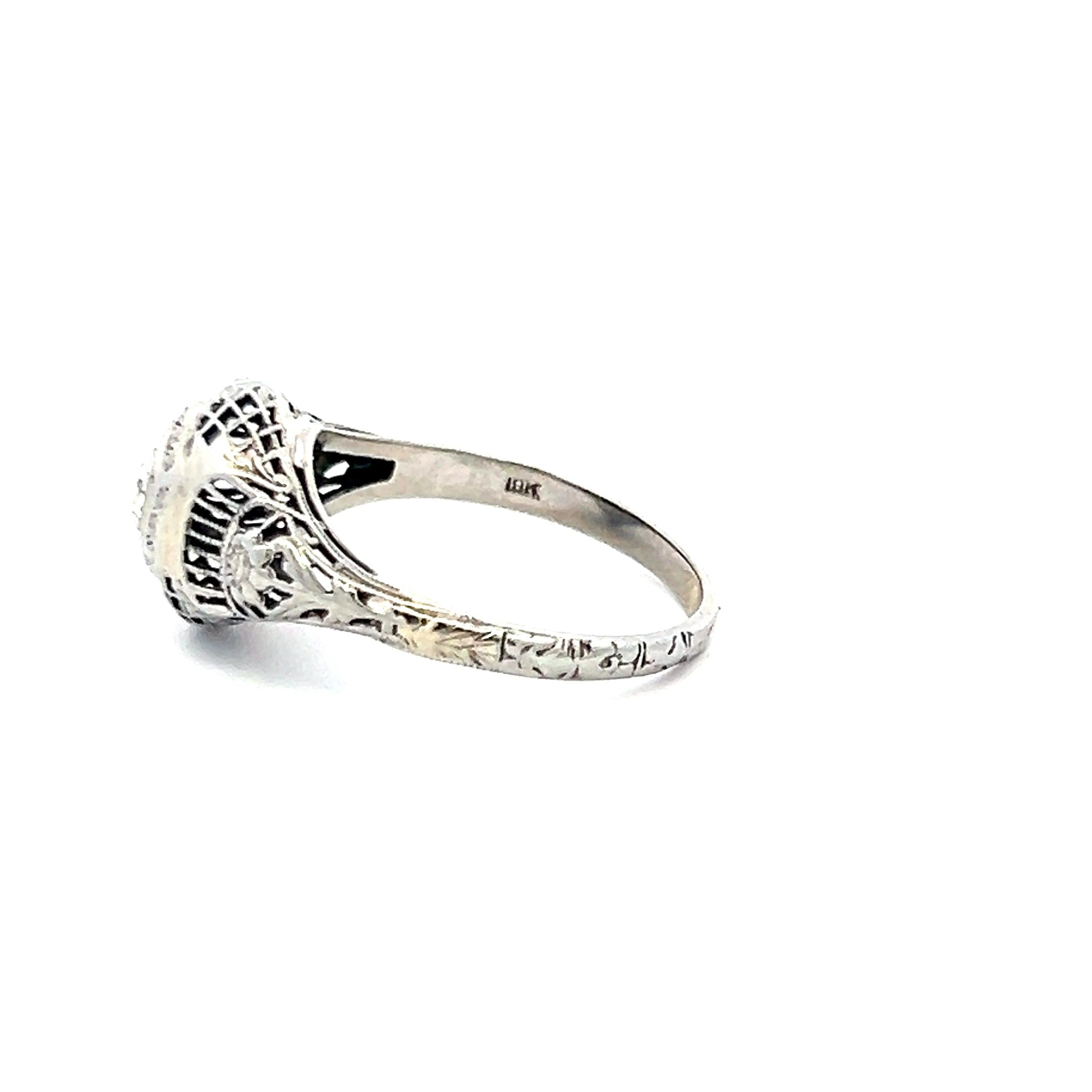 0.20 Carat Circular Brilliant Cut F VS Diamond 18 Karat White Gold Art Deco Ring