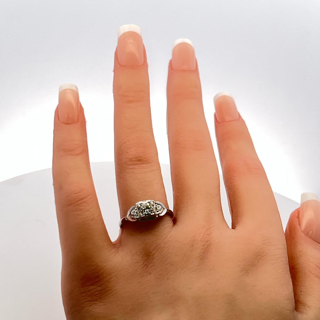 0.41 Carat Circular Brilliant Cut G VS Diamond 18 Karat White Gold Art Deco Ring