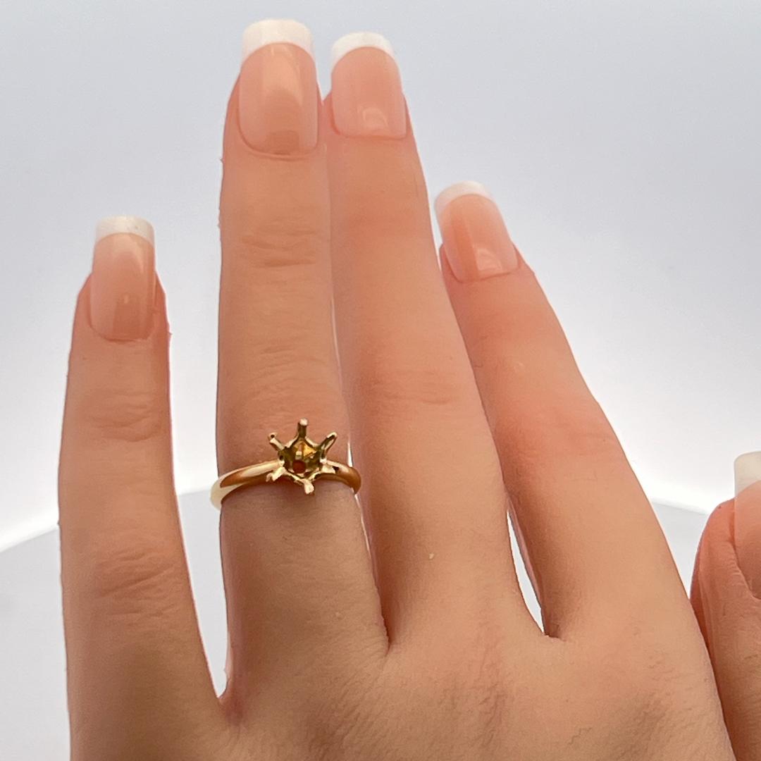 Vintage 3.60 Grams 18 Karat Yellow Gold Semi Mount Ring Hold 1.5 Carat