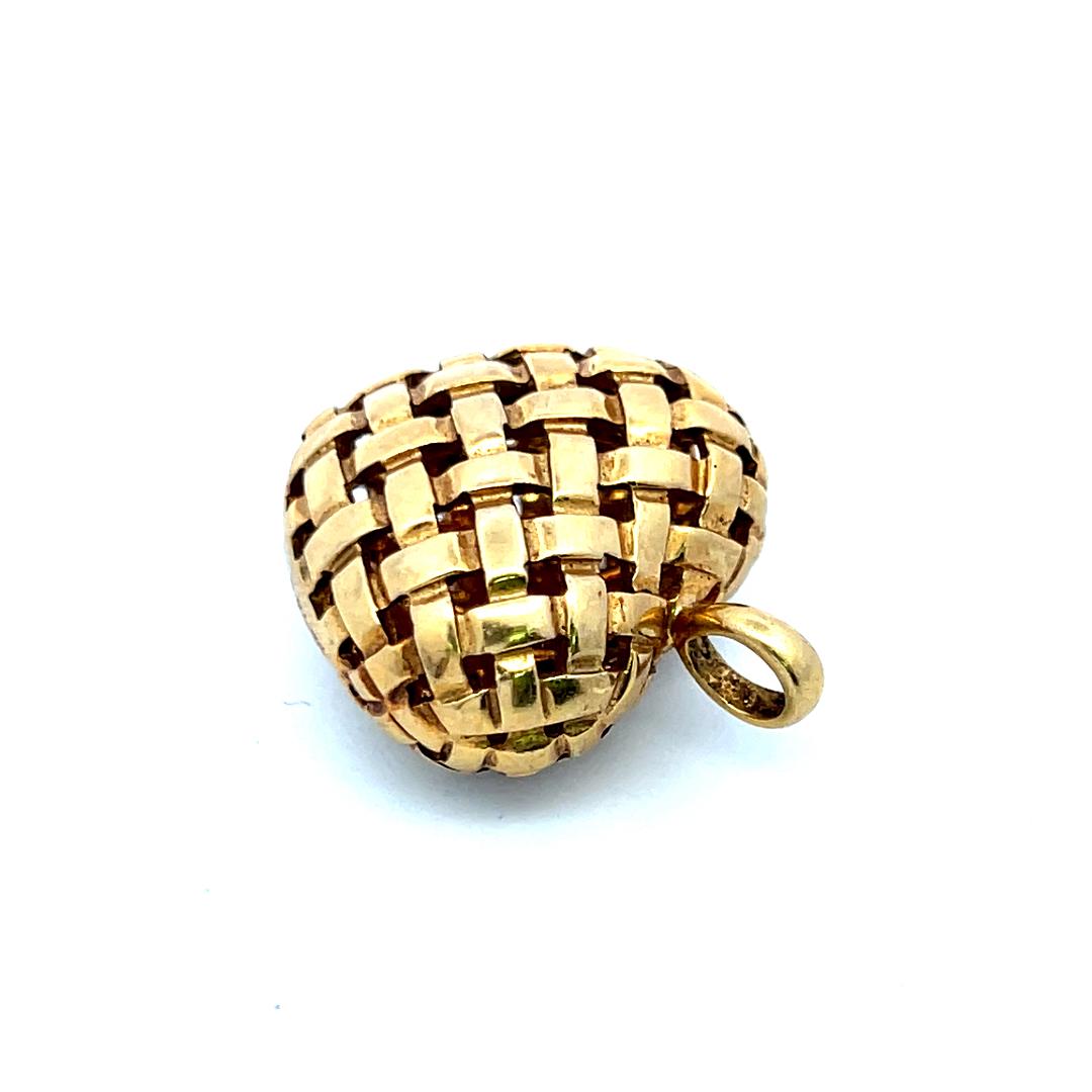 Tiffany & Co Vannerie Woven Heart  18 Karat Yellow Gold Pandent